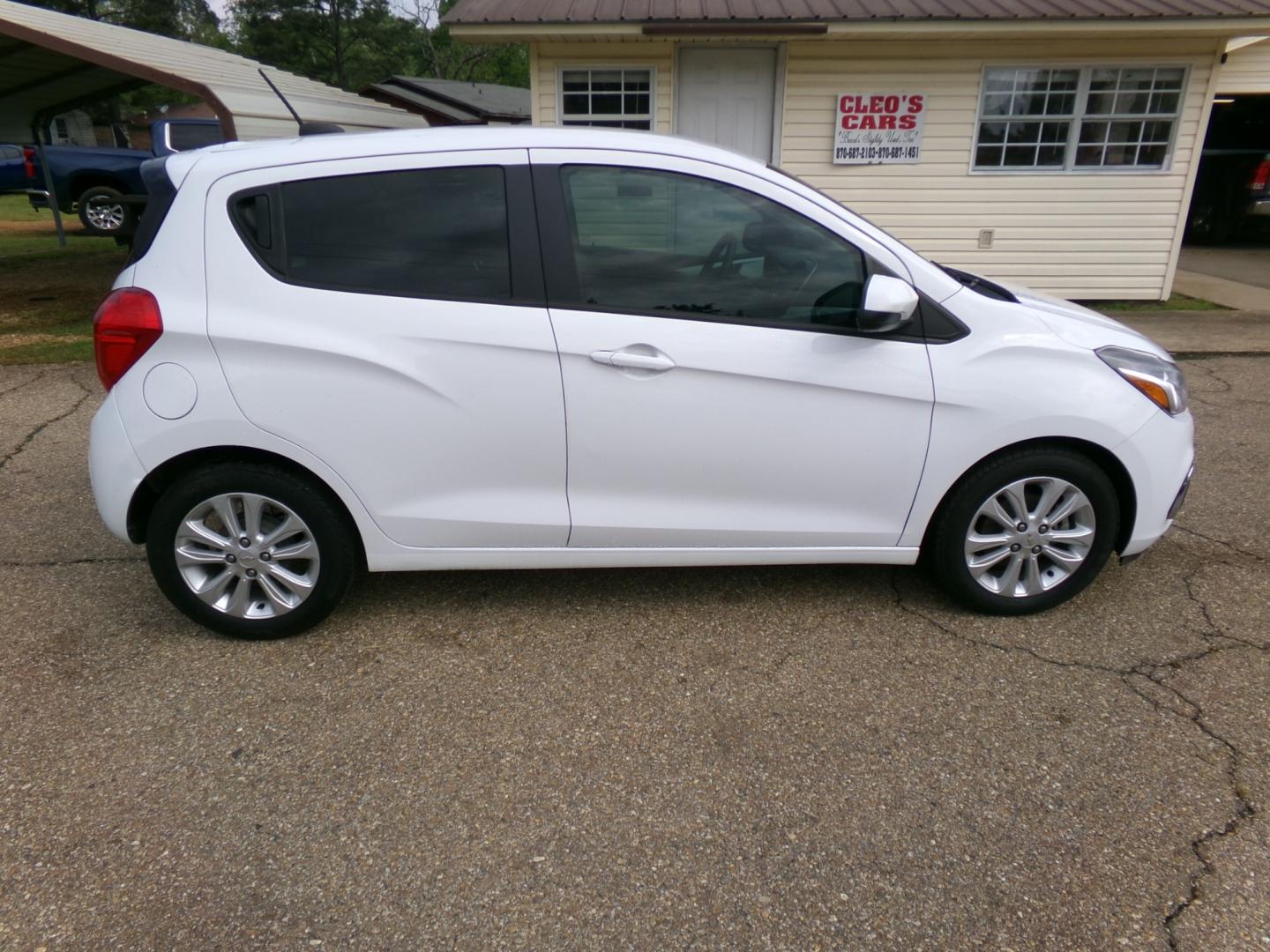 2017 White /Gray Chevrolet Spark 1LT CVT (KL8CD6SA5HC) with an 1.4L L4 16V DOHC engine, CVT transmission, located at 401 First NE, Bearden, AR, 71720, (870) 687-3414, 33.726528, -92.611519 - Photo#22